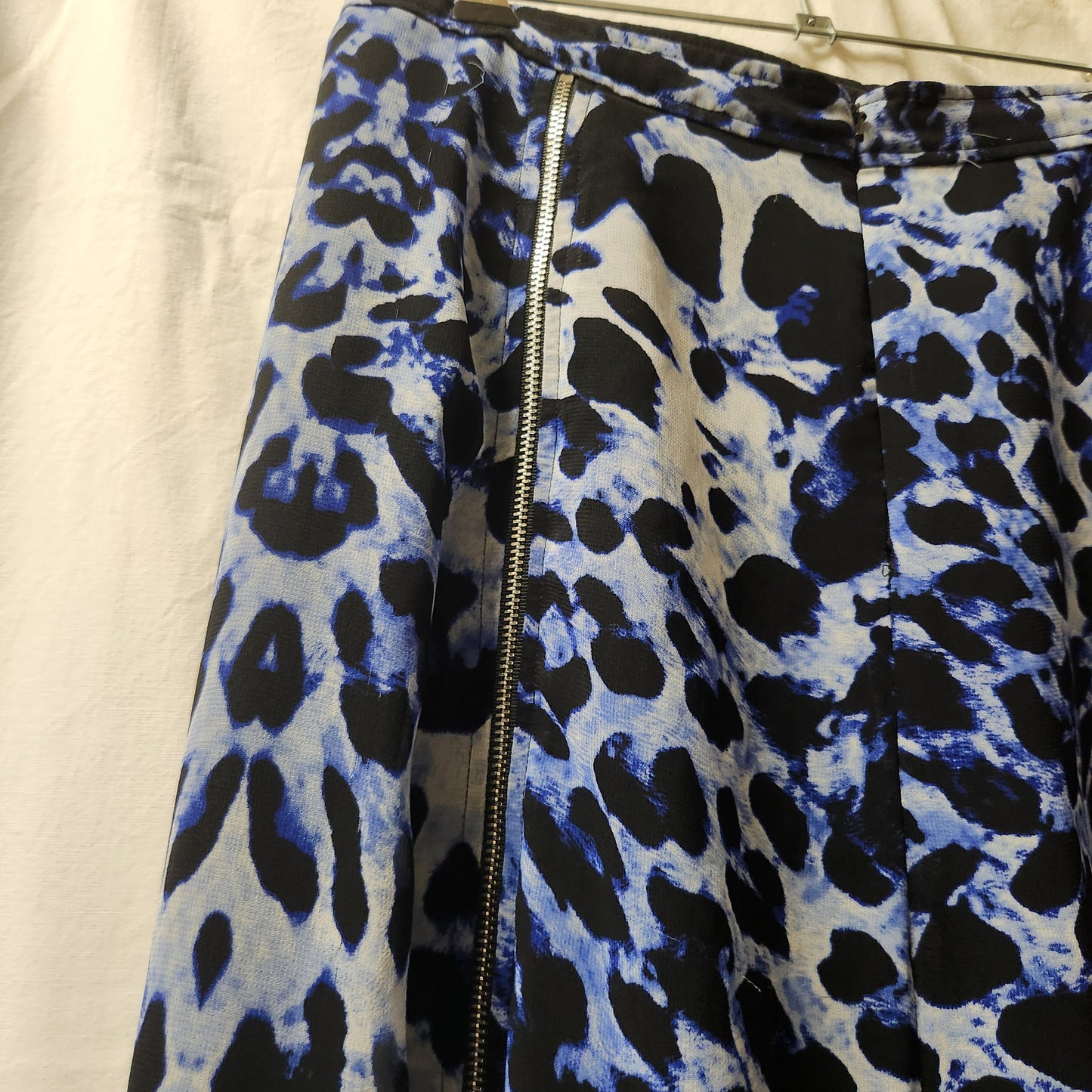T by Bettina Liano Blue Abstract Animal Print Zip Detail Skirt Size 10