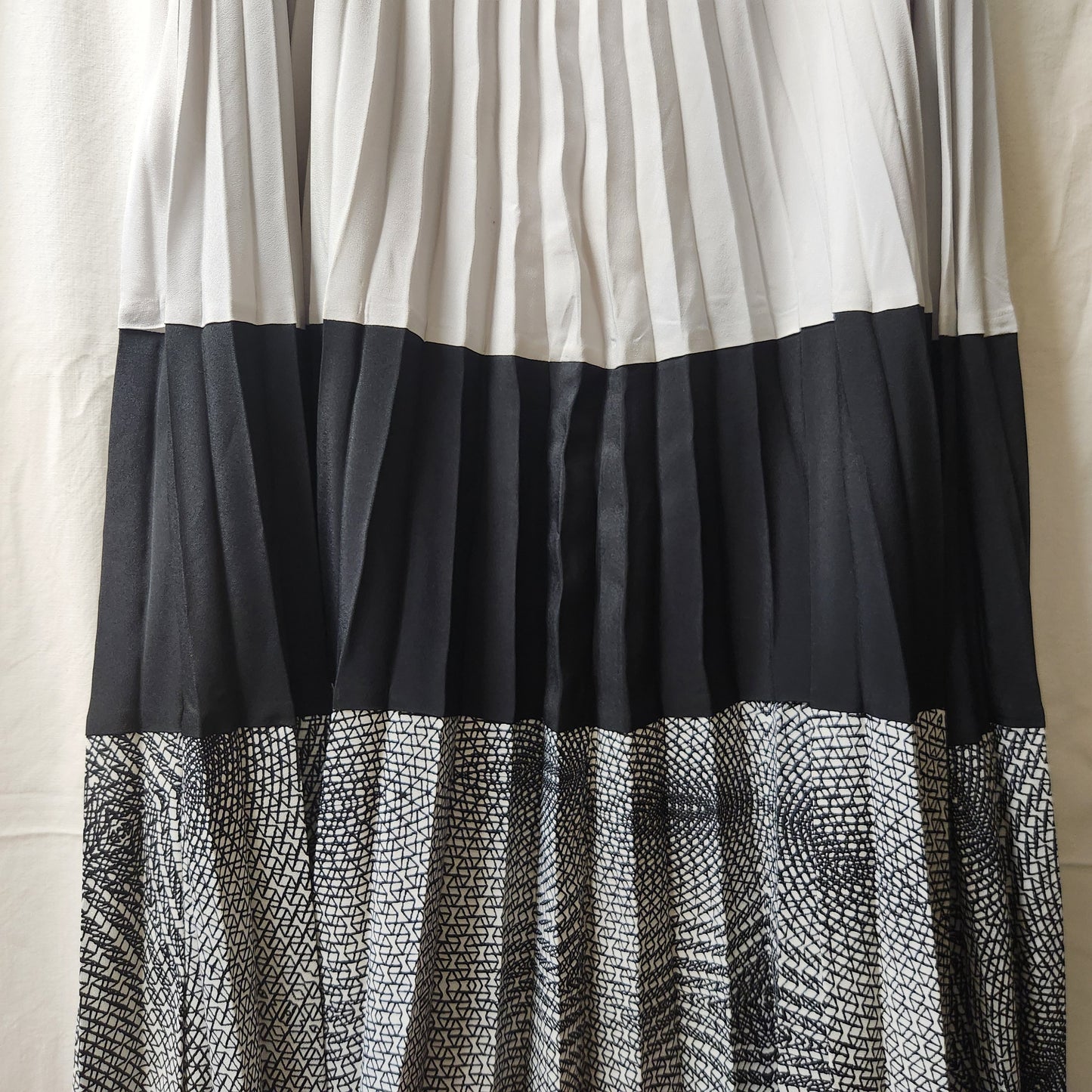 Country Road Pleated Colourblock Midi Skirt – Size 14