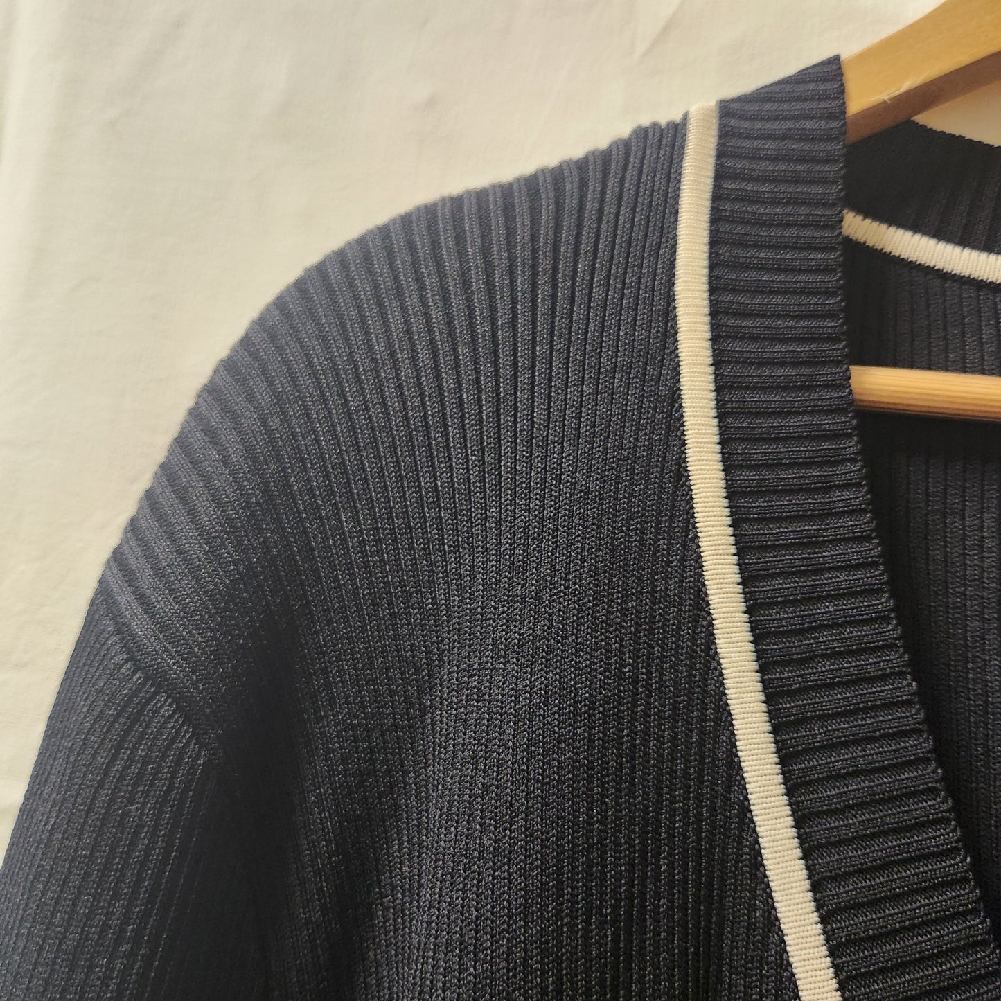 DISSH Black Ribbed V-Neck Knit Sweater | Size XL