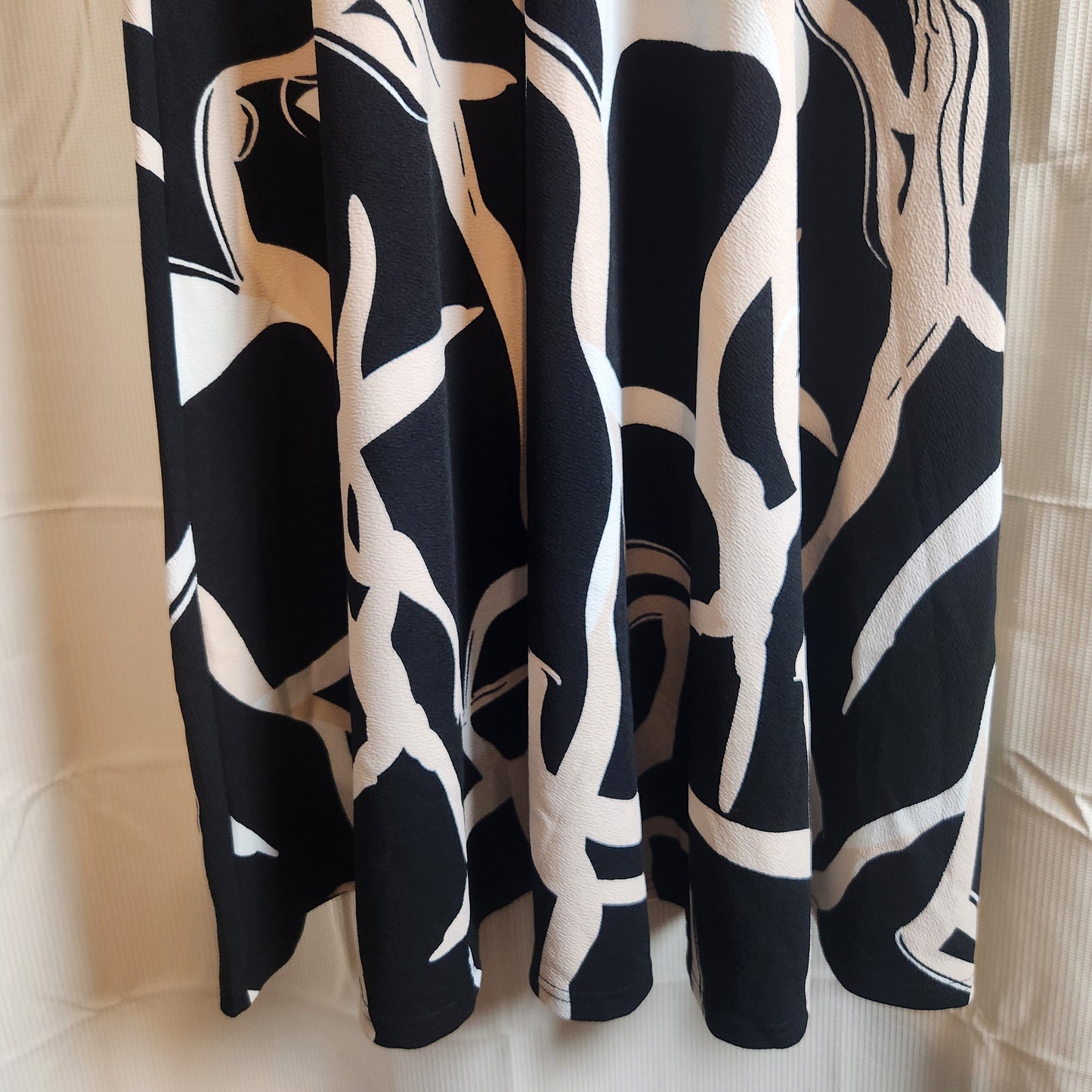 Emery Rose Black & Cream Abstract Midi Dress | Size L