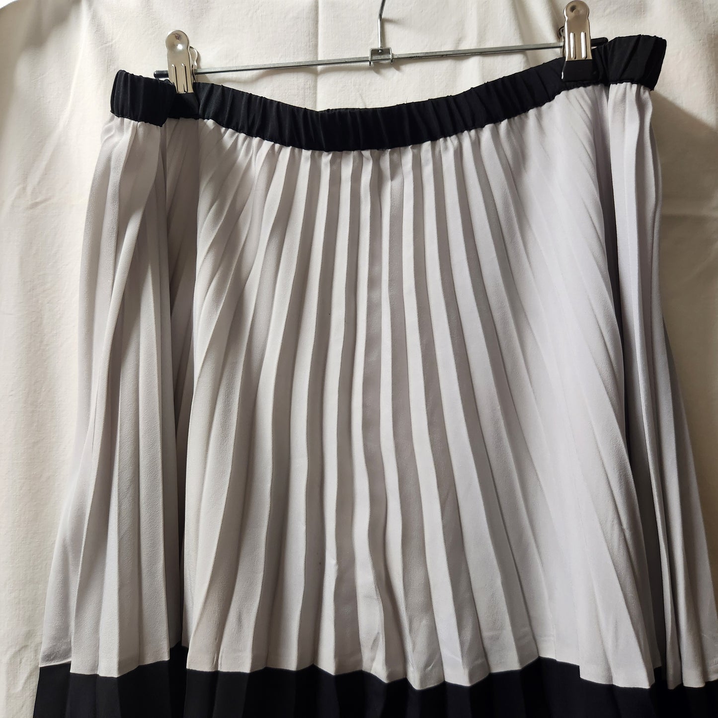 Country Road Pleated Colourblock Midi Skirt – Size 14