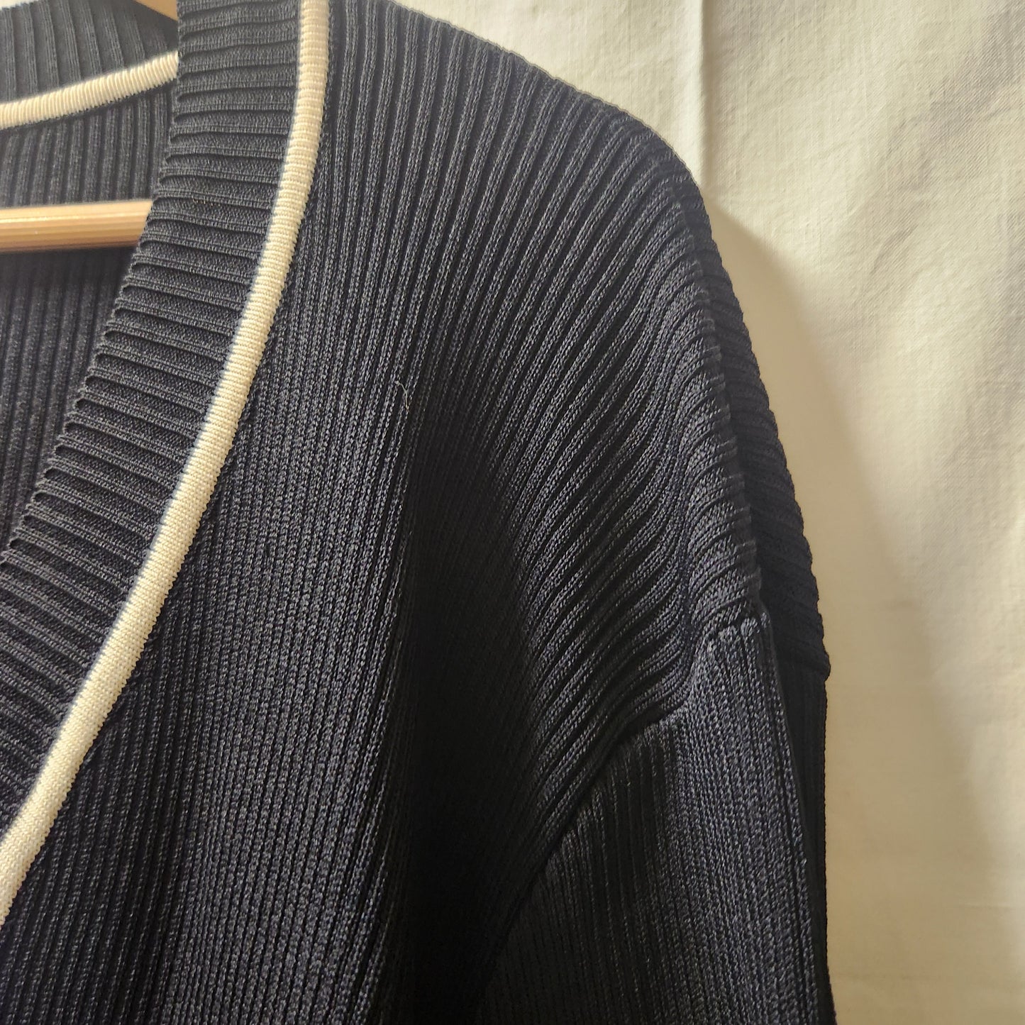 DISSH Black Ribbed V-Neck Knit Sweater | Size XL