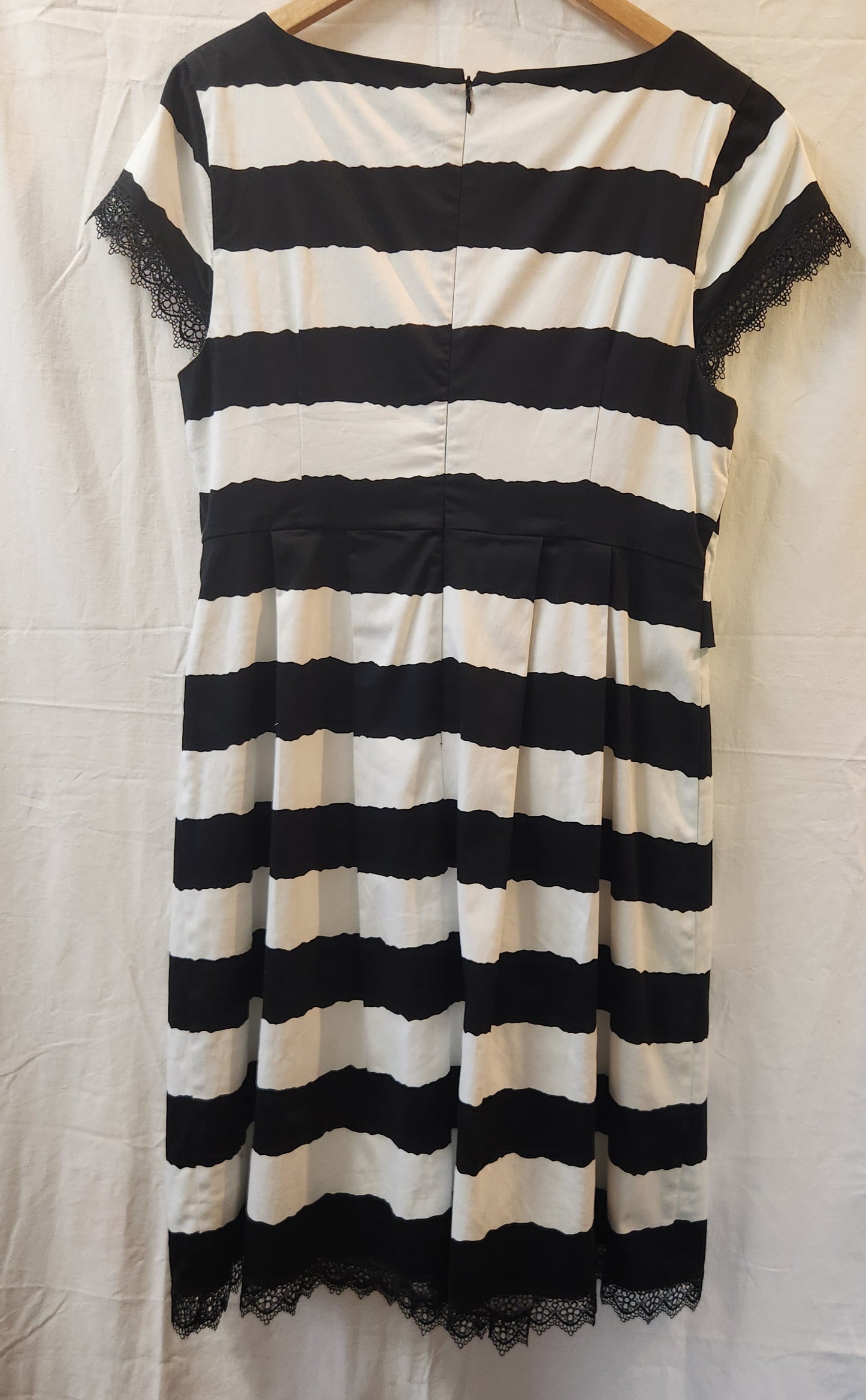 Jacqui E Black & White Striped Fit & Flare Dress | Lace Trim | Size 16