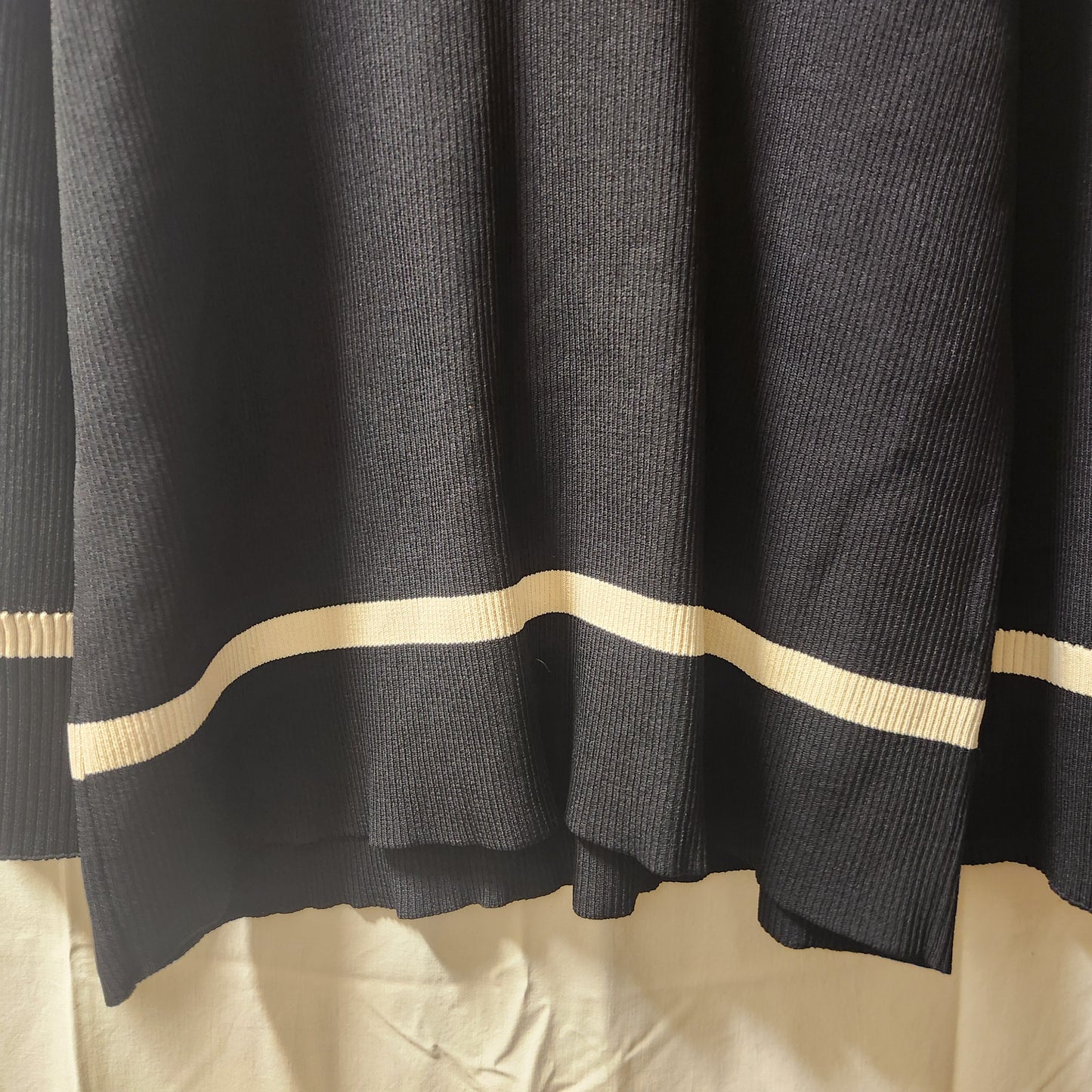 DISSH Black Ribbed V-Neck Knit Sweater | Size XL