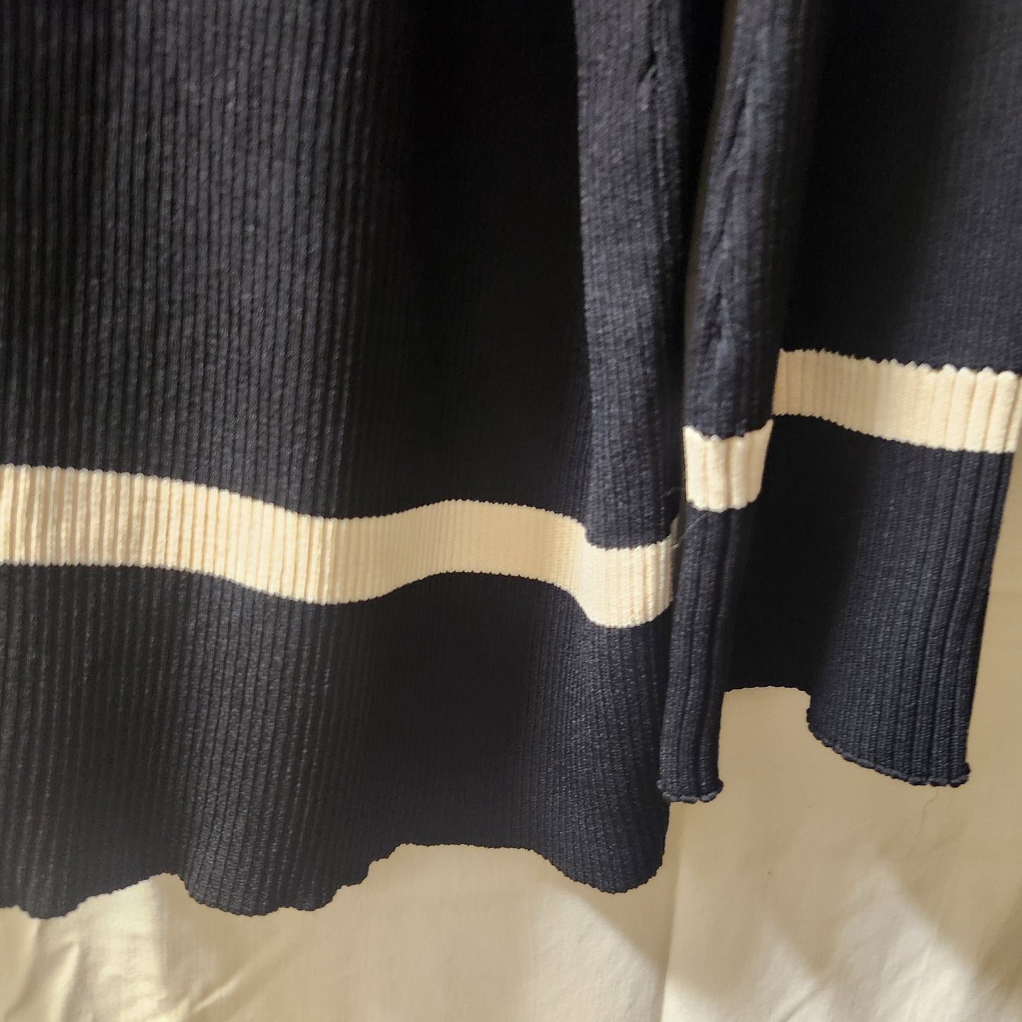 DISSH Black Ribbed V-Neck Knit Sweater | Size XL