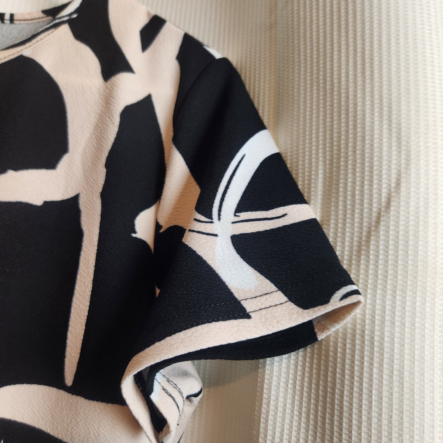Emery Rose Black & Cream Abstract Midi Dress | Size L