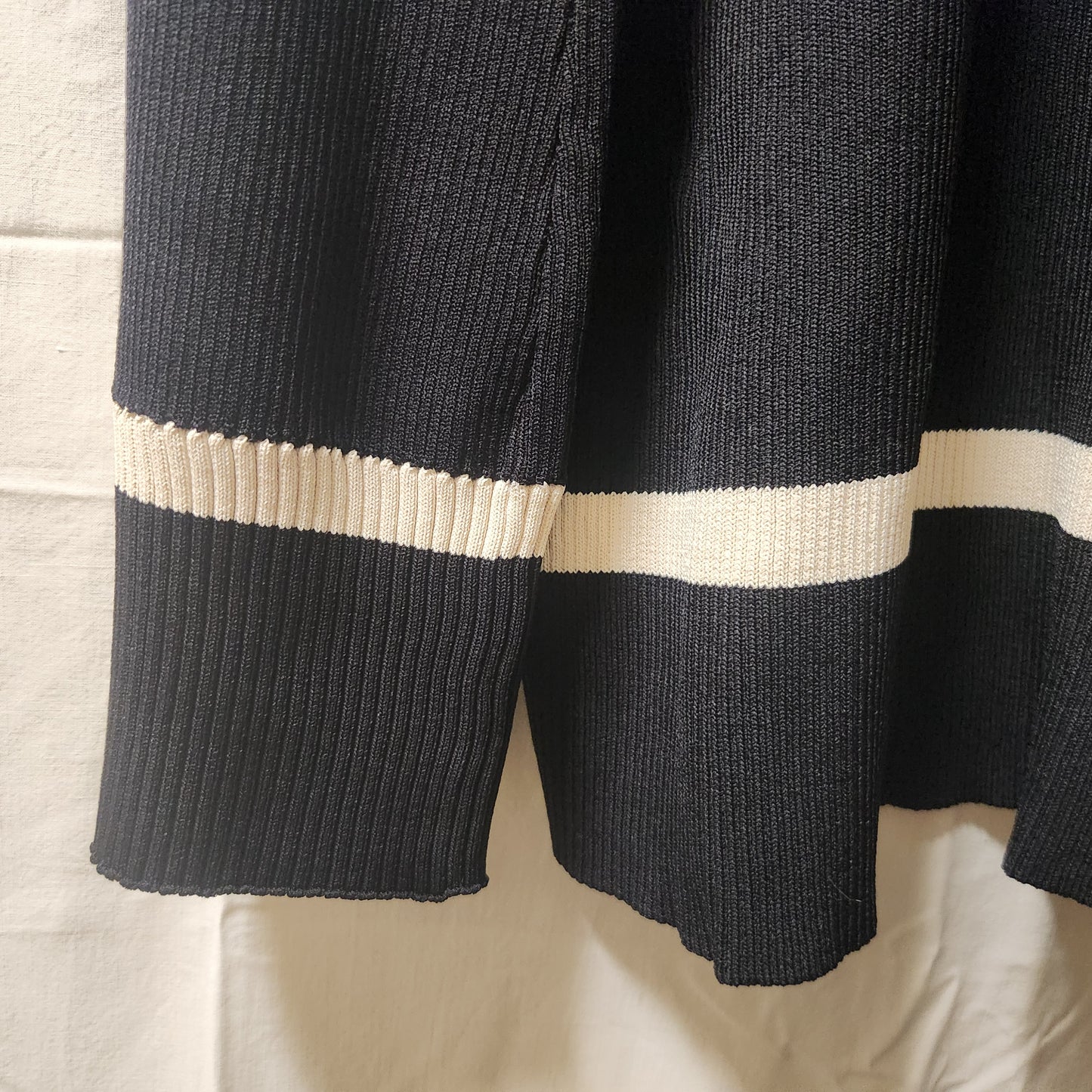 DISSH Black Ribbed V-Neck Knit Sweater | Size XL