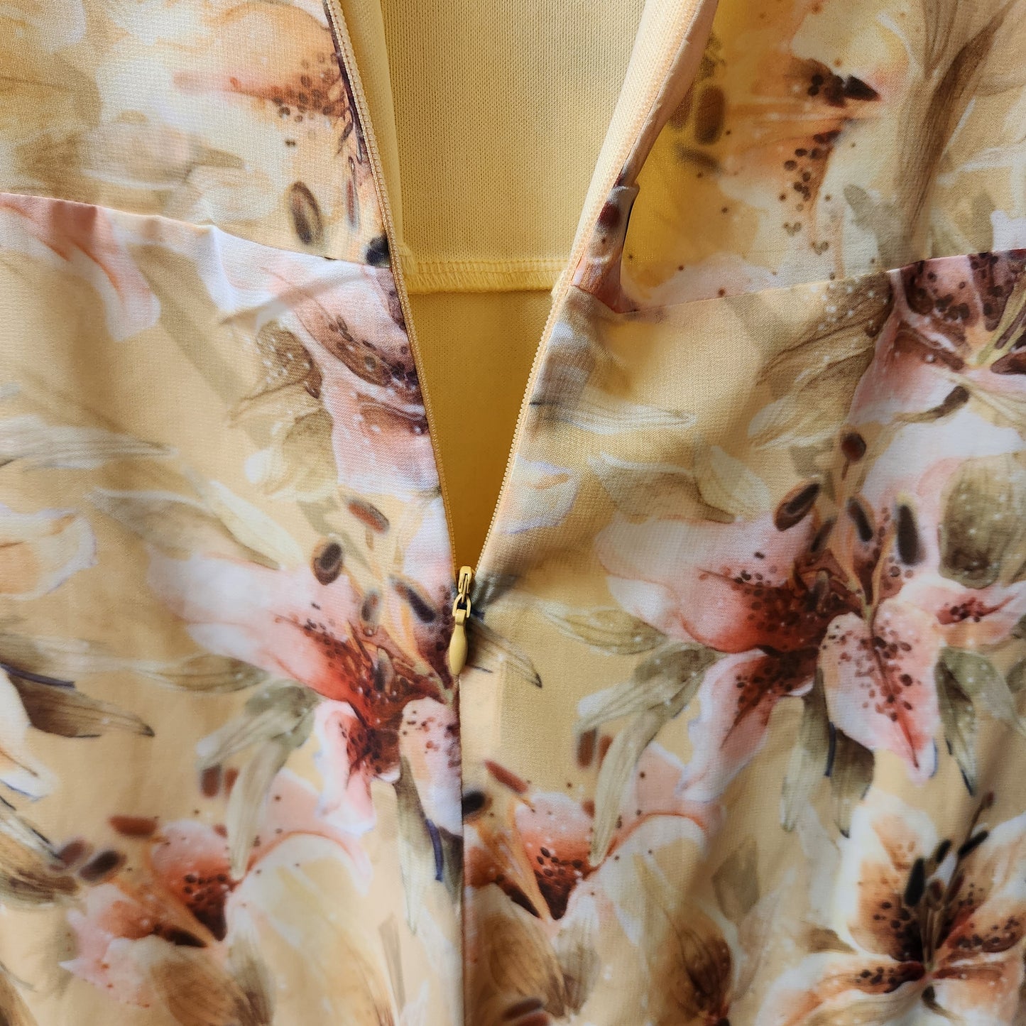 European Collection Yellow Floral Midi Dress Size 42 BNWT Sleeveless Lined Elegant