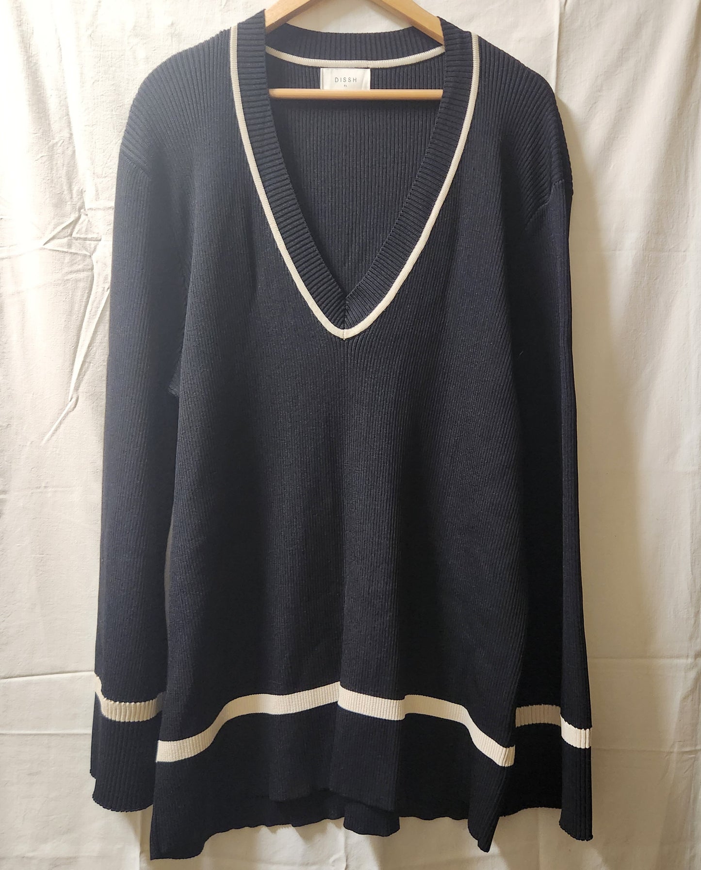 DISSH Black Ribbed V-Neck Knit Sweater | Size XL