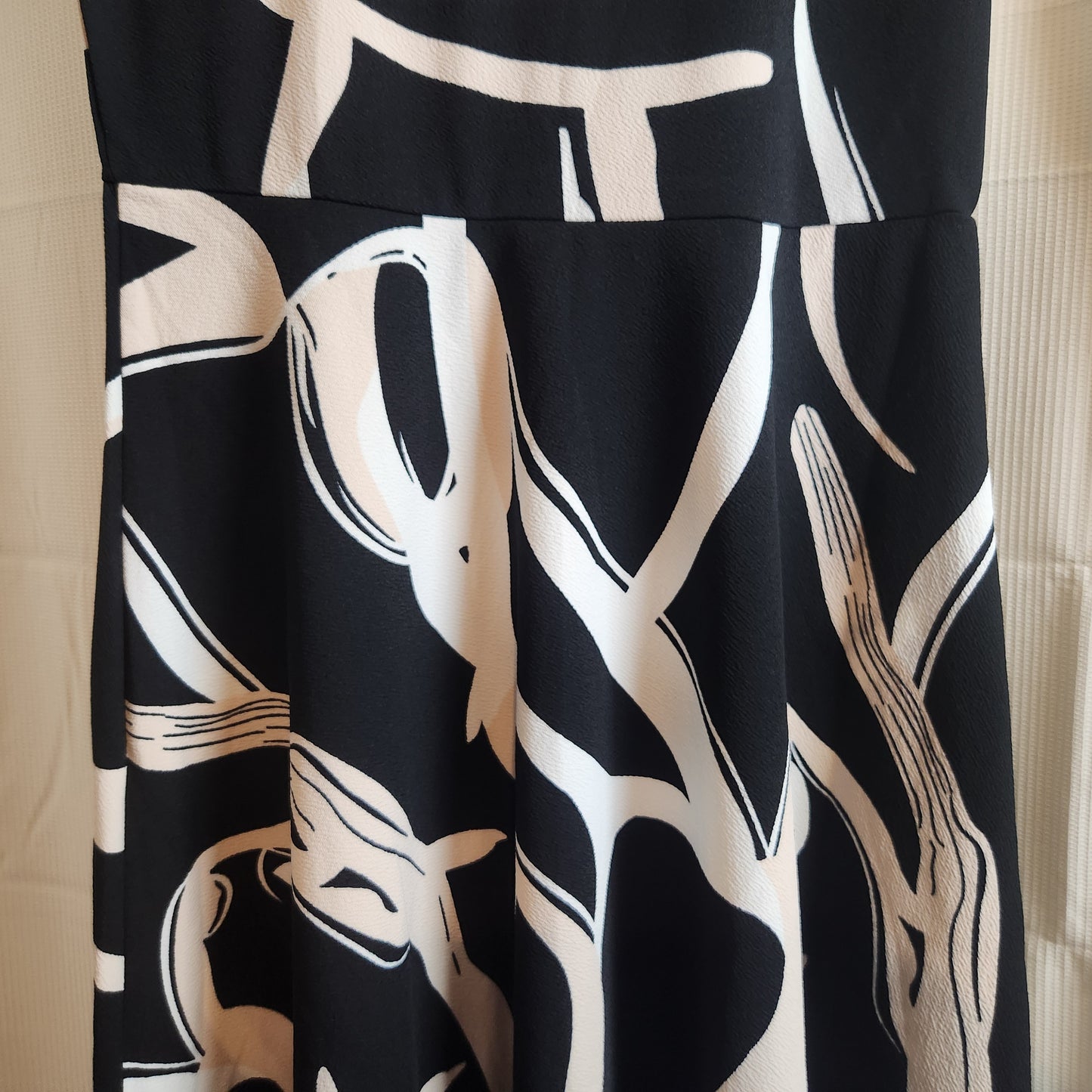 Emery Rose Black & Cream Abstract Midi Dress | Size L